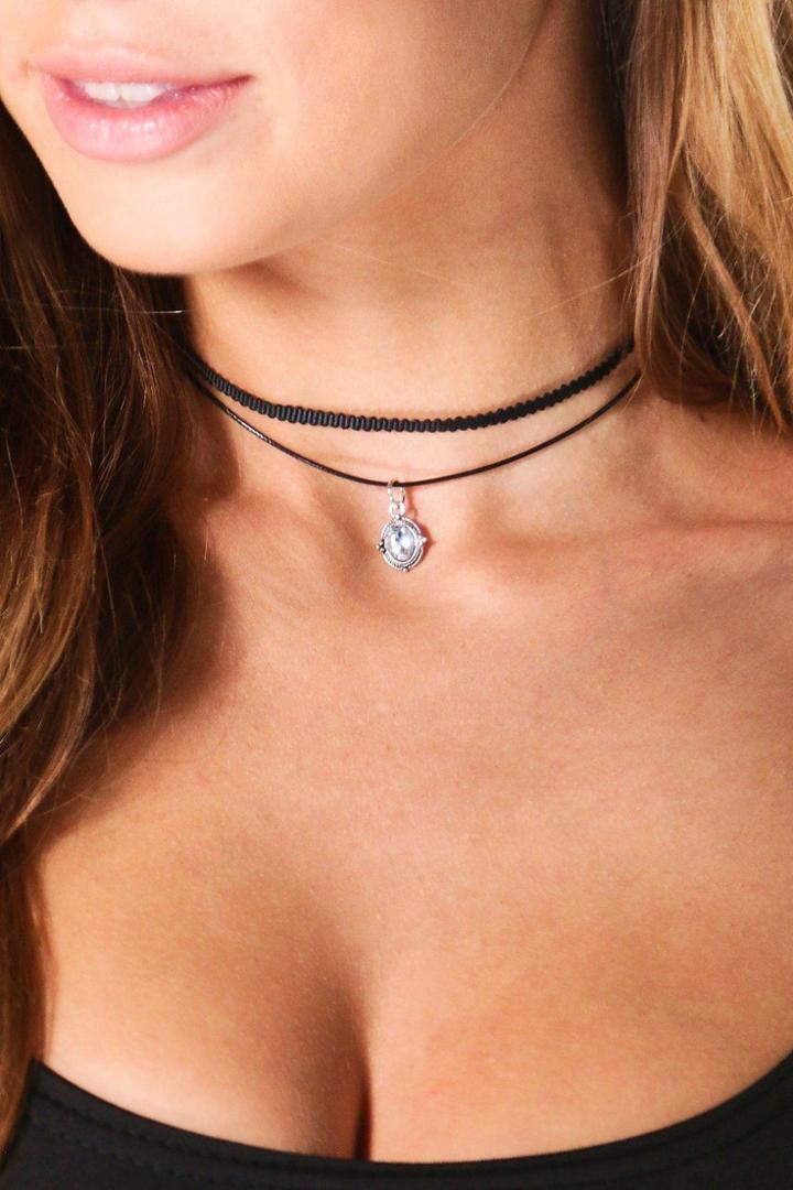 Boohoo Beatrice Layered Pendant Choker Black