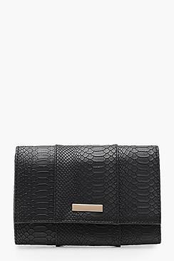 Boohoo Rhea Snake Clutch With Chain