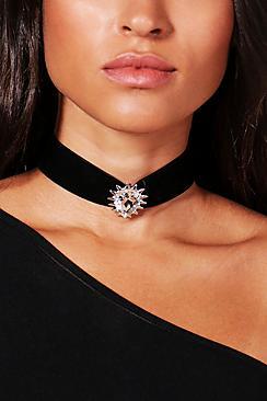 Boohoo Statement Diamante Brooch Choker