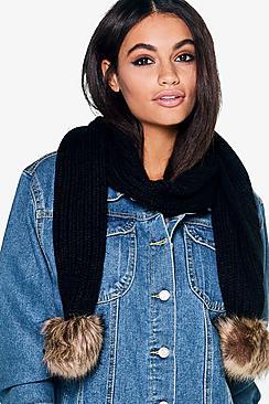 Boohoo Amber Fur Pom Knitted Scarf