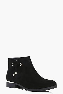 Boohoo Ava Gold Trim Chelsea Boots