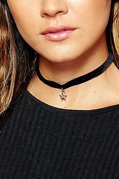 Boohoo Amy Star Pendant Velvet Choker