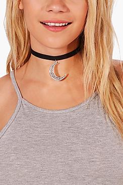 Boohoo Lois Moon Charm Choker