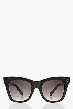 Boohoo Lisa Oversized Black Frame Sunglasses