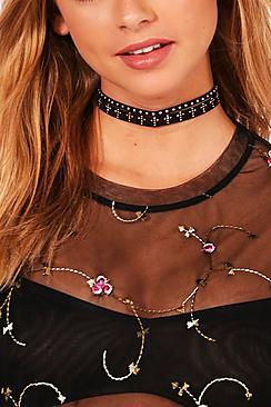 Boohoo Hannah Cross Stud Choker