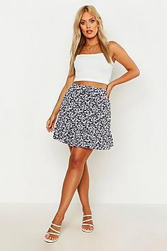 Boohoo Plus Floral Print Ruffle Hem Flippy Shorts