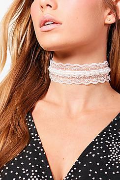 Boohoo Rose Pearl Trim Lace Choker