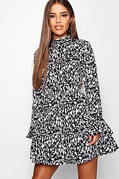 Boohoo Petite Mono Animal Print Woven Skater Dress