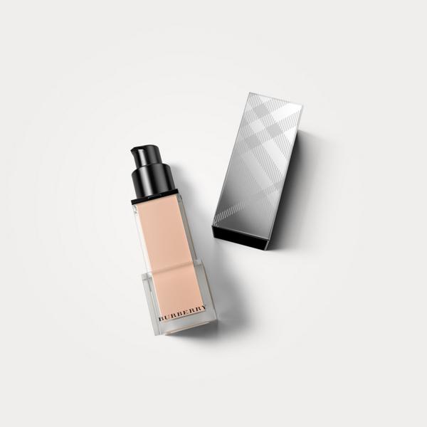 Burberry Fresh Glow Foundation Sunscreen Broad Spectrum Spf 12 - Ochre Nude No.12