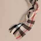 Burberry Burberry The Lightweight Cashmere Scarf In Check, Beige