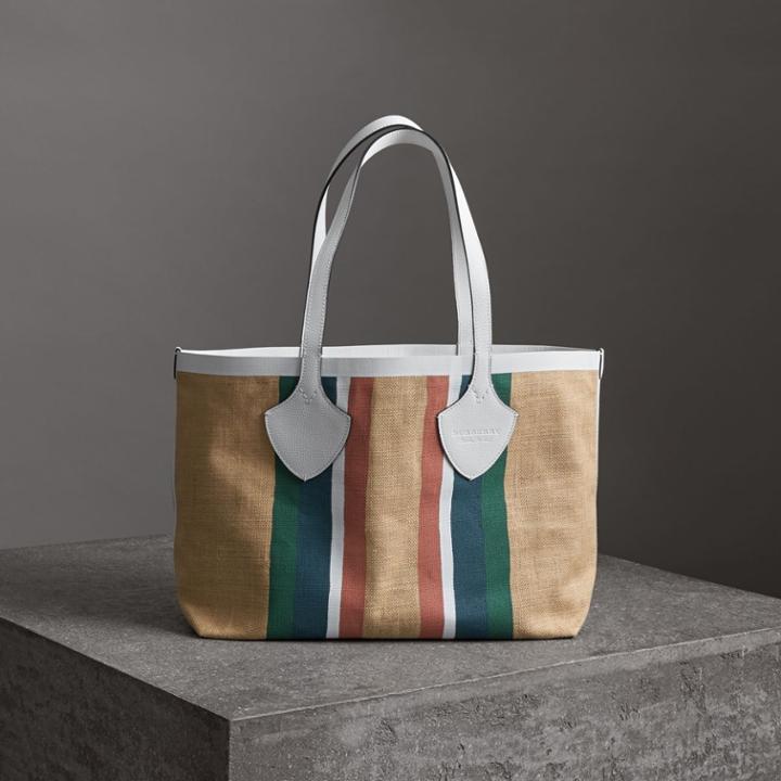 Burberry Burberry The Medium Giant Tote In Striped Raffia
