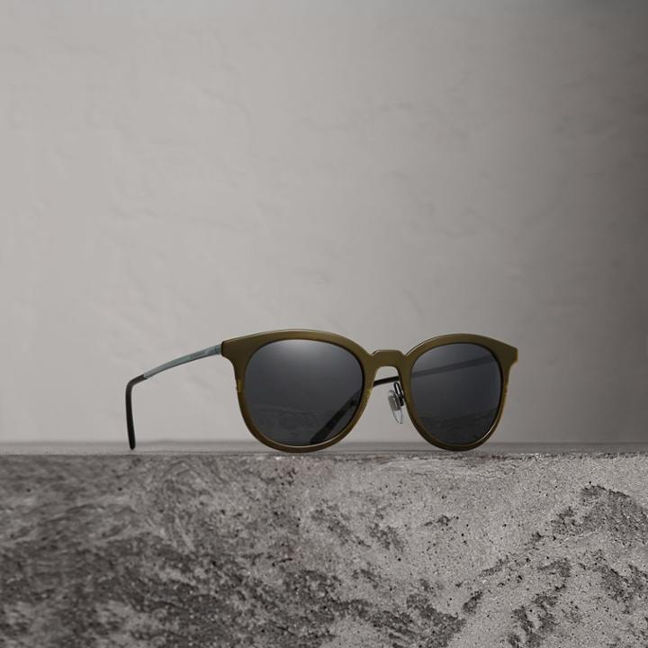 Burberry Burberry Round Frame Sunglasses, Green
