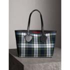 Burberry Burberry The Medium Giant Reversible Tote In Tartan Cotton, Pink