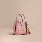 Burberry Burberry The Medium Buckle Tote In Grainy Leather, Pink