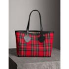 Burberry Burberry The Medium Giant Reversible Tote In Vintage Check, Pink