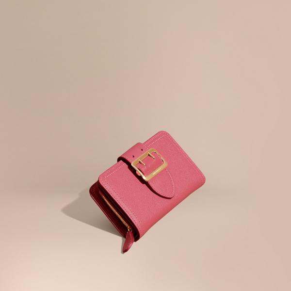 Burberry Buckle Detail Grainy Leather Wallet