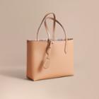 Burberry Burberry The Medium Reversible Tote In Haymarket Check And Leather, Beige