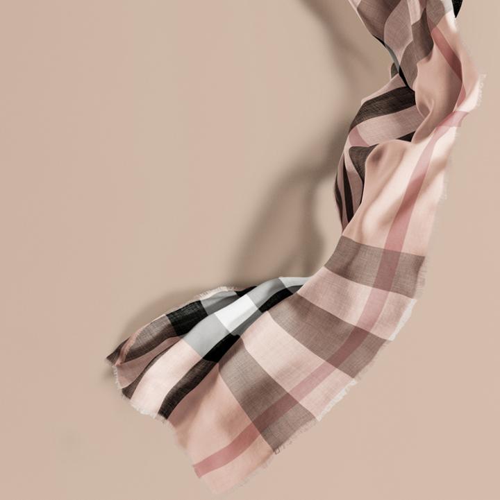 Burberry Burberry The Lightweight Cashmere Scarf In Check, Purple