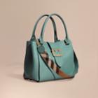 Burberry Burberry The Medium Buckle Tote In Grainy Leather, Green