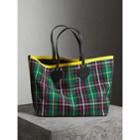 Burberry Burberry The Giant Reversible Tote In Tartan Cotton, Green