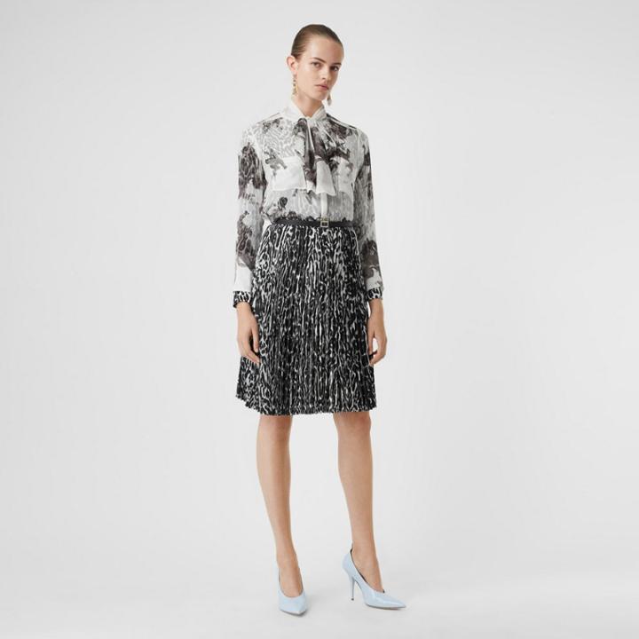 Burberry Burberry Leopard Print Pleated Skirt, Size: 06, Black