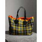 Burberry Burberry The Giant Reversible Tote In Tartan Cotton, Yellow