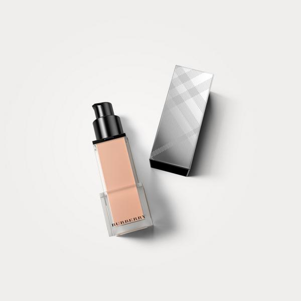 Burberry Fresh Glow Foundation Sunscreen Broad Spectrum Spf 12 - Ochre No.20