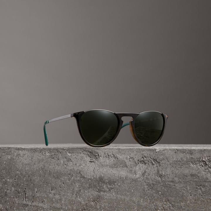 Burberry Burberry Keyhole Pilot Round Frame Sunglasses, Green
