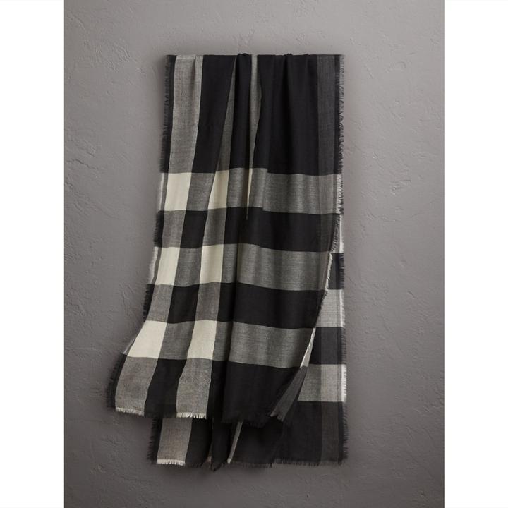 Burberry Burberry The Lightweight Cashmere Scarf In Check, Black