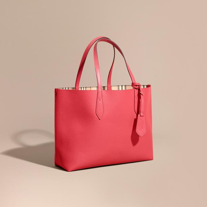 Burberry Burberry The Medium Reversible Tote In Haymarket Check And Leather, Red