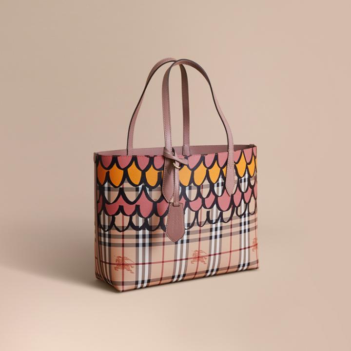 Burberry Burberry The Medium Reversible Tote In Trompe L'oeil Print, Purple