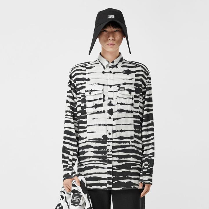 Burberry Burberry Contrast Bib Watercolour Print Twill Oversized Shirt, Size: M, Grey