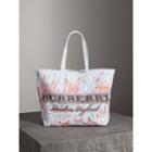 Burberry Burberry The Large Reversible Doodle Tote, Brown