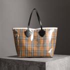 Burberry Burberry The Giant Reversible Tote In Plastic And Vintage Check