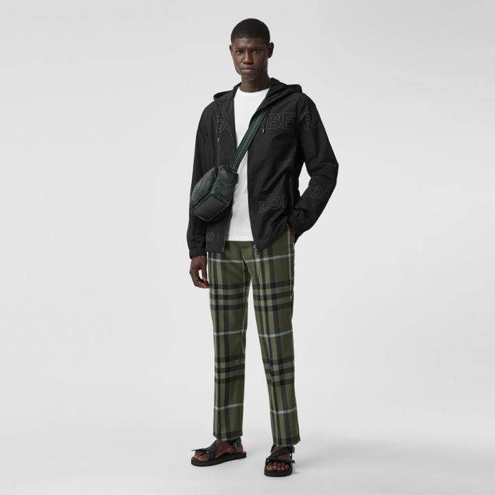 Burberry Burberry Horseferry Print Shape-memory Taffeta Hooded Jacket, Size: Xs, Black