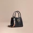 Burberry Burberry The Medium Buckle Tote In Grainy Leather, Black