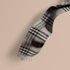 Burberry Burberry The Classic Cashmere Scarf In Check, Grey