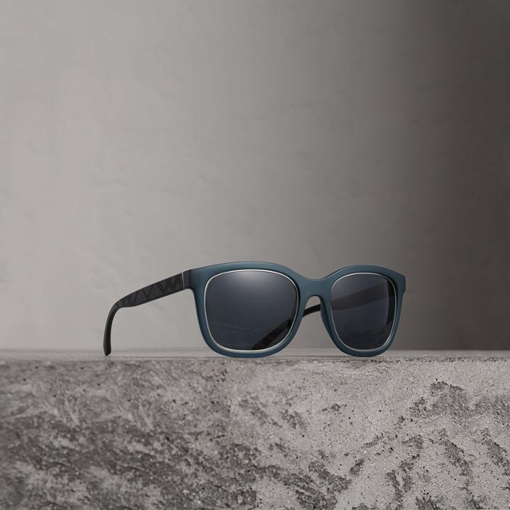 Burberry Burberry Embossed Check Detail Square Frame Sunglasses, Blue