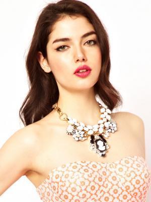 Choies Portrait Charm And Stone Statement Necklace With Box Chain