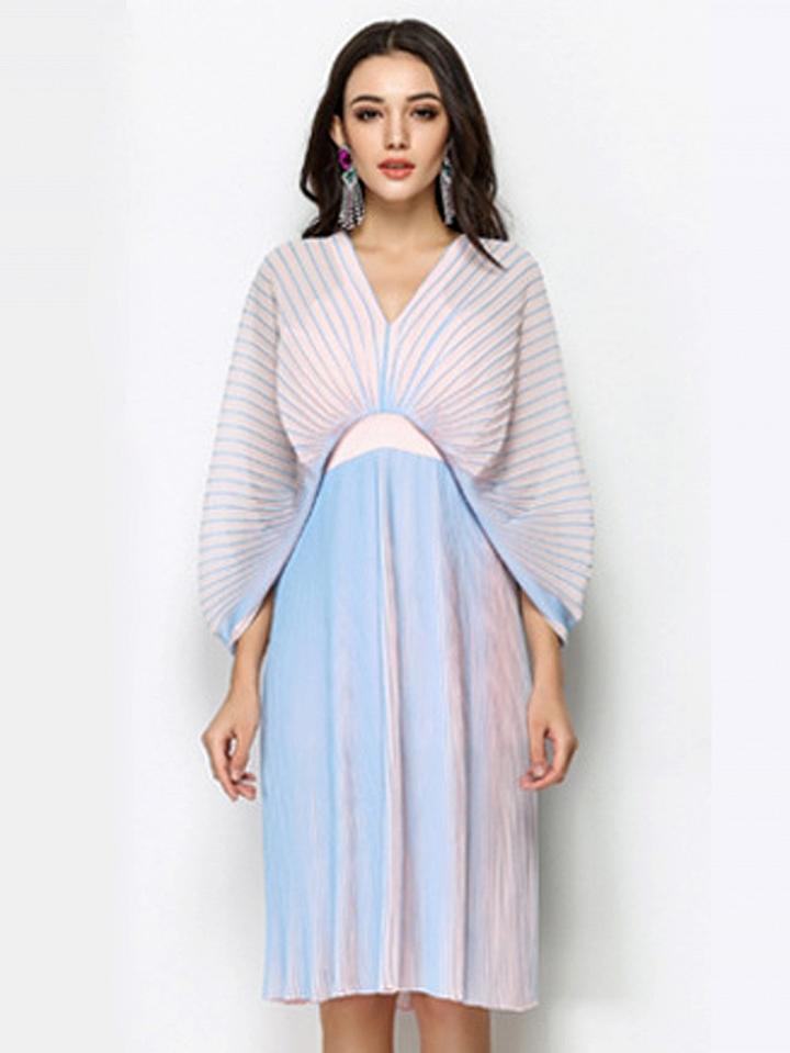 Choies Blue V-neck Batwing Sleeve Pleated Dress