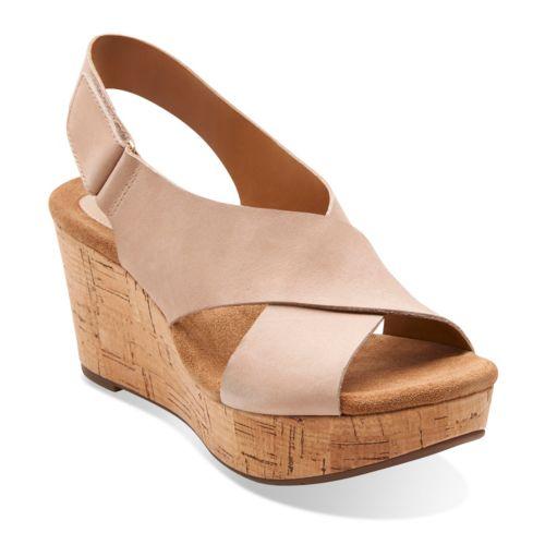 Clarks Caslynn Shae In Light Tan Nubuck