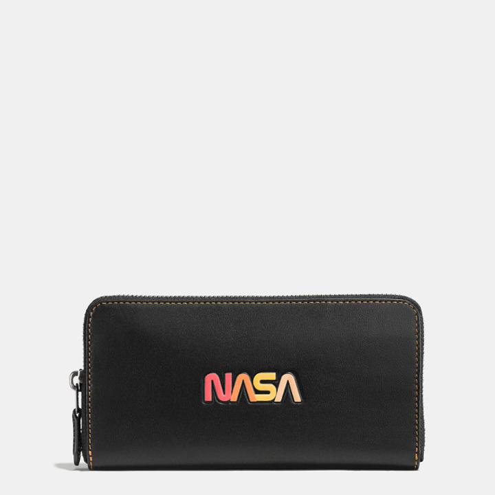 Coach Accordion Wallet In Glovetanned Leather With Embossed Space