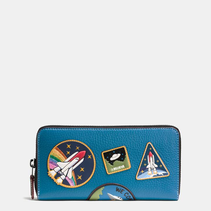 Coach Accordion Zip Wallet In Natural Pebble Leather With Space Patches