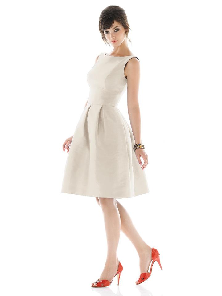 Alfred Sung - D448 Bridesmaid Dress In Champagne