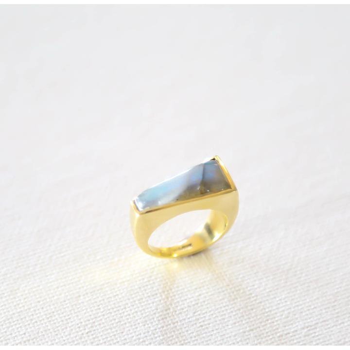Beauty & The Beach - Bisjoux Labradorite Ring