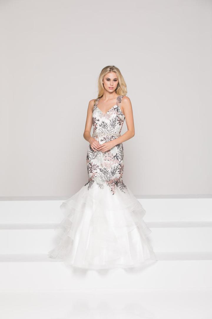 Colors Dress - 1961 Sleeveless Embroidered Mermaid Gown