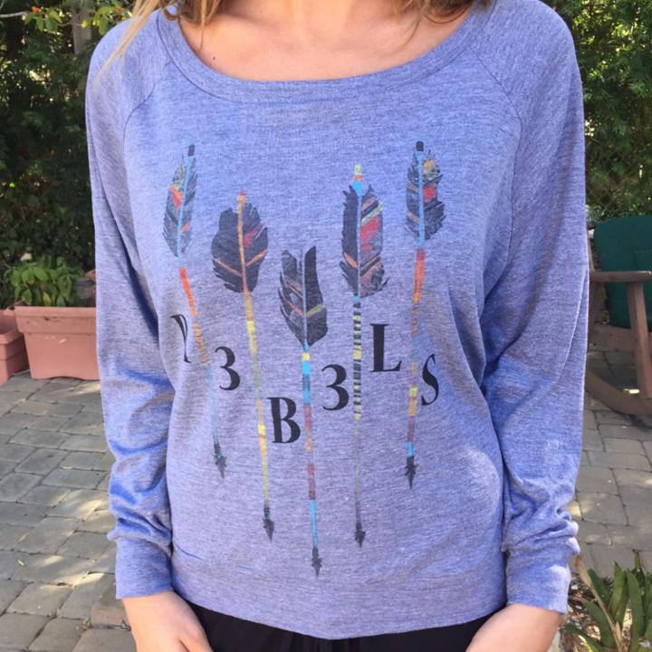 Arrow Raglan Pullover In Heather Grey
