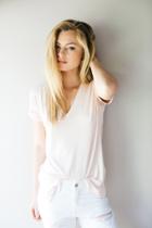 Joah Brown - Classic V Neck In Blush