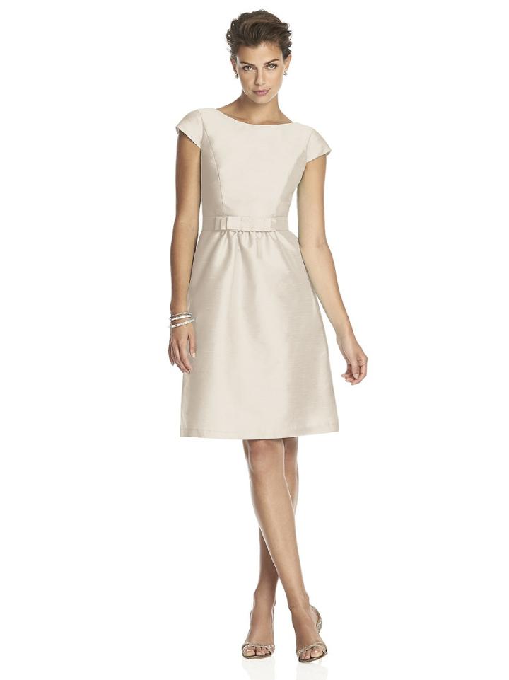 Alfred Sung - D568 Bridesmaid Dress In Champagne