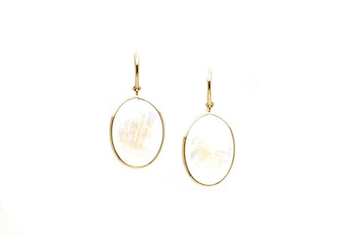 Tresor Collection - 18k Yellow Gold Earring With Rainbow Moonstone Smooth Oval